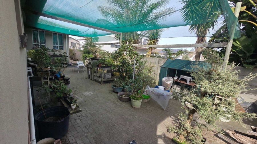 6 Bedroom Property for Sale in Protea Heights Western Cape